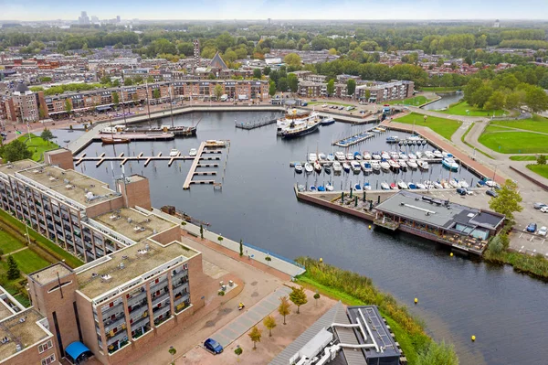 Aéreo da cidade e porto em Almere, nos Países Baixos — Fotografia de Stock