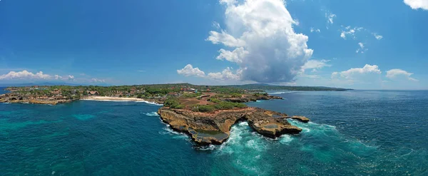 Luchtpanorama vanuit Blue Lagoon op Nusa Ceningan Bali Indonesië — Stockfoto