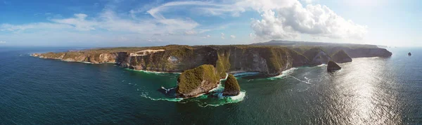 Letecké panorama na pláži Klingkling na Nusa Penida Bali Indonesi — Stock fotografie