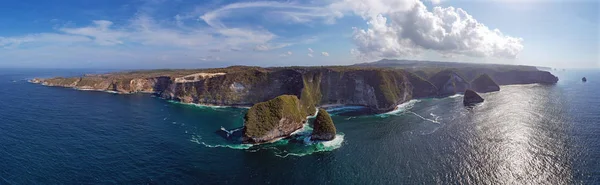 Letecké panorama na pláži Klingkling na Nusa Penida Bali Indonesi — Stock fotografie