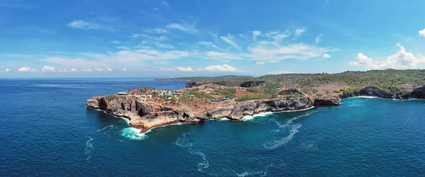 Повітряна панорама з Ангелів Біллабонг і розбитий пляж на Nusa Pe — стокове фото