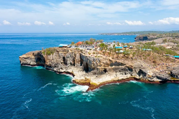 Luchtfoto van Broken Beach op Nusa Penida in Bali Indonesië — Stockfoto