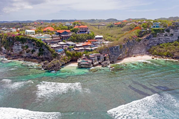 Vzduch ze Sulubánské pláže v oblasti Uluwatu na Bali Indonesia — Stock fotografie