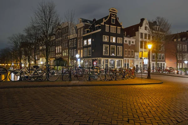 Città panoramica da Amsterdam nei Paesi Bassi di notte — Foto Stock