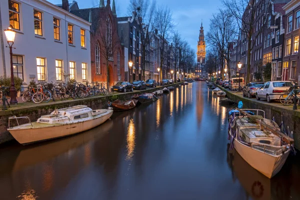 Cidade cênica de Amsterdã com o Zuiderkerk nos Países Baixos — Fotografia de Stock