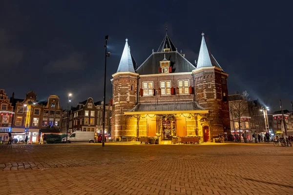 City scenic from Amsterdam with the Waag building on the Nieuwma — Stock Photo, Image