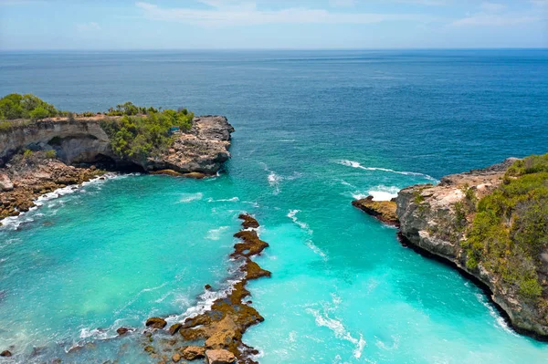 Luchtfoto uit Blue Lagoon op Nusa Ceningan Bali Indonesia — Stockfoto