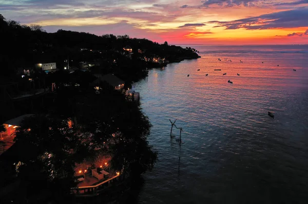 Zonsondergang vanuit Nusa Ceningan in Bali Indonesië — Stockfoto