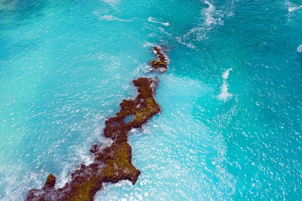 Top shot from aerial from Blue Lagoon on Nusa Ceningan Bali Indonesia — Stock Photo, Image