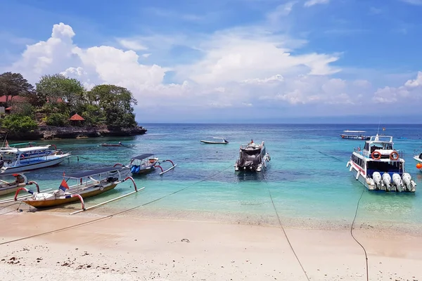 Puerto de la bahía de hongos en Nusa Lembongan Bali Indonesia — Foto de Stock