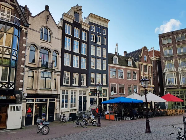 Traditionella hus i centrum av Amsterdam i Nether — Stockfoto