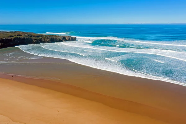 비행기편으로 포르투갈 알가르베에 아모레이라 해변에서 로열티 프리 스톡 이미지