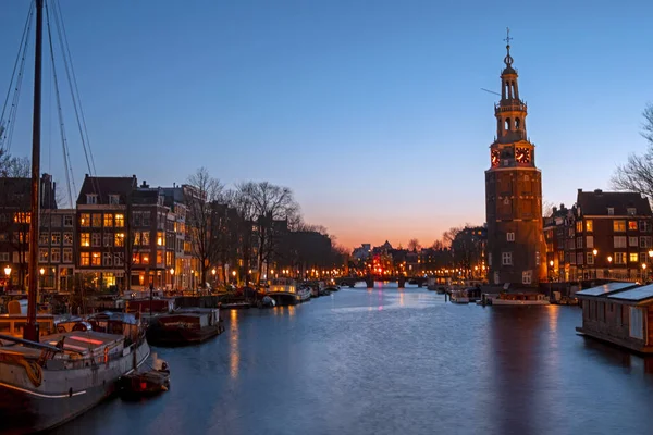 Місто Мальовниче Амстердама Вежею Монтелбаан Нідерландах Після Заходу Сонця — стокове фото