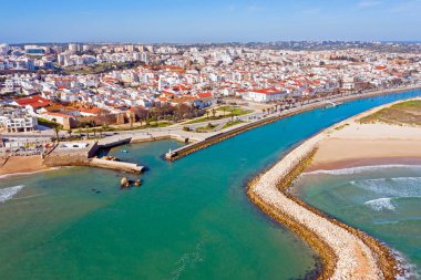 Algarve Portekiz 'deki Lagos şehrinden havadan.