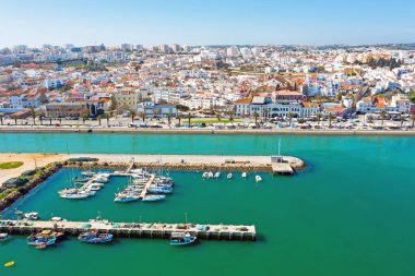 Algarve Portekiz 'deki Lagos şehrinden havadan.