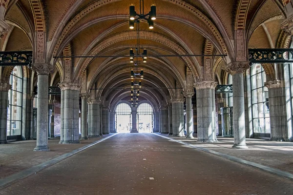 Séta Amszterdami Rijksmuseumban Hollandia — Stock Fotó