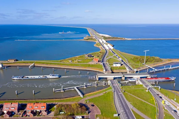 荷兰Kornwerderzand水闸的空中 — 图库照片