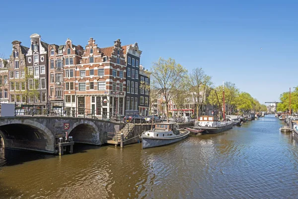 アムステルダムのヨルダン運河沿いの中世のファサードオランダ — ストック写真