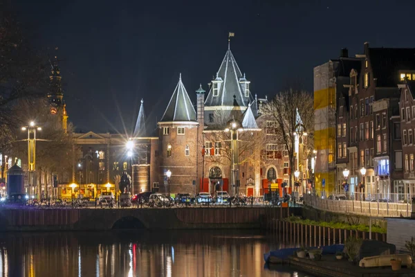 Міська Сцена Амстердамі Нідерланди Будинком Вааг Вночі — стокове фото