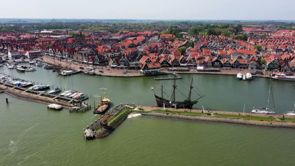 オランダのヴォレンダムからの港からの航空 — ストック動画
