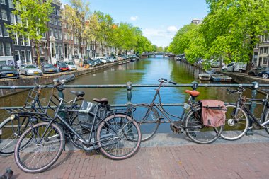 Hollanda 'daki Keizersgracht' ta Amsterdam 'dan şehir manzarası