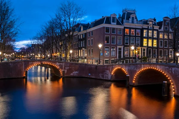 Stadtpanorama Von Amsterdam Den Kanälen Den Niederlanden Bei Nacht — Stockfoto