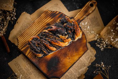 Haşhaş tohumlu Babka keki.