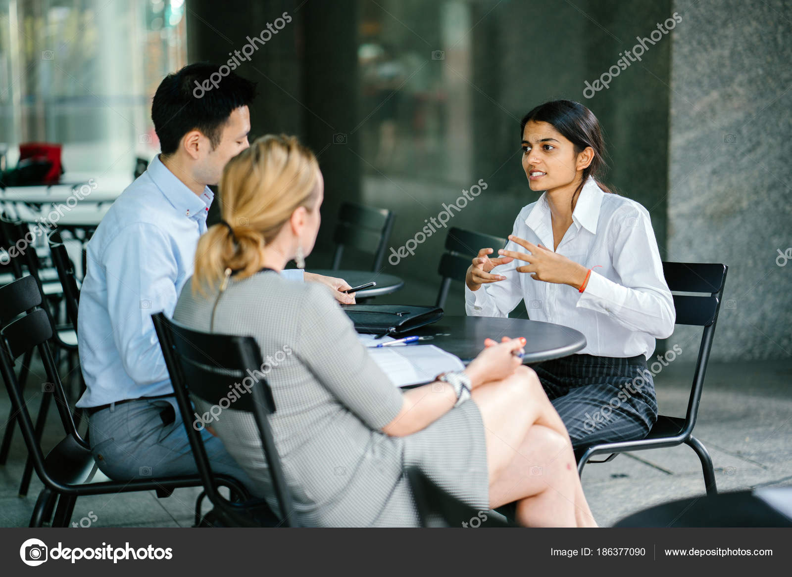 интервьюер и интервьюируемый. интервьюеры на ютубе женщины. интервьюеры на ютубе женщины. интервьюер. интервьюеры на ютубе женщины.