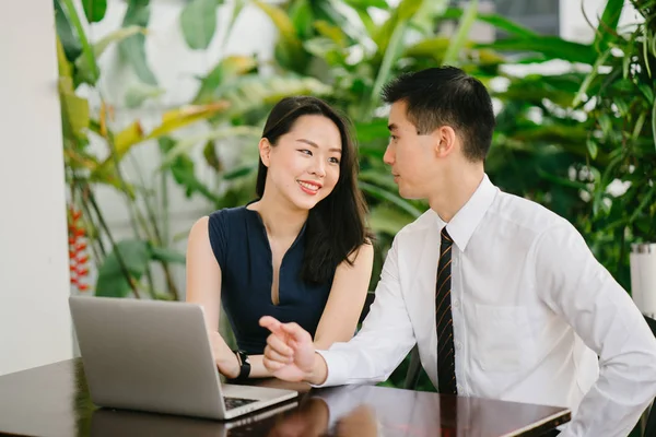 Portrait Two Smiling Business People Lawyers Consultants Etc Couple Smiling — Stock Photo, Image