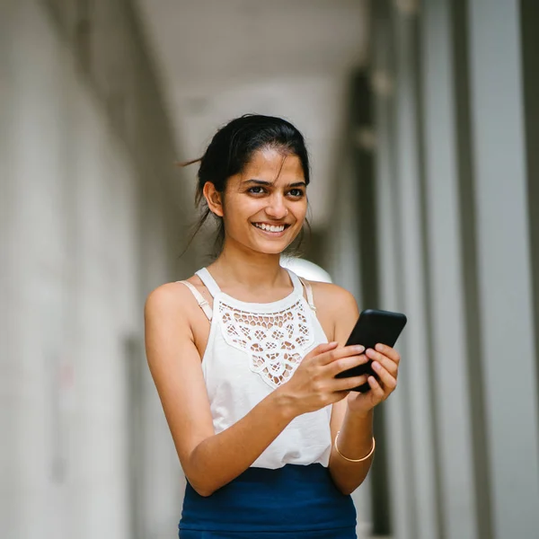 Portrait Attractive Young Indian Woman Who Dressed Professionally She Standing — Stock Photo, Image