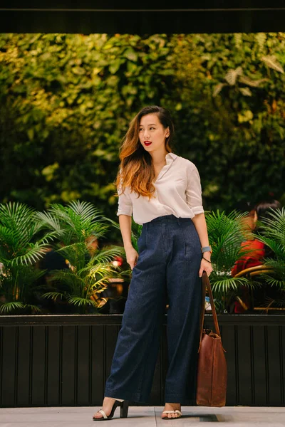 Retrato Una Mujer Asiática China Singapurense Elegante Elegante Calle Durante — Foto de Stock