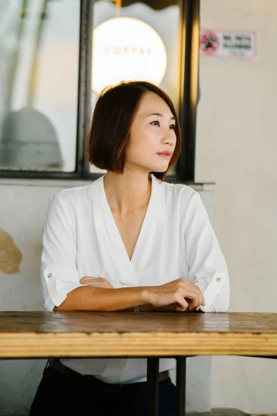 Retrato Una Mujer China Asiática Cafetería — Foto de Stock