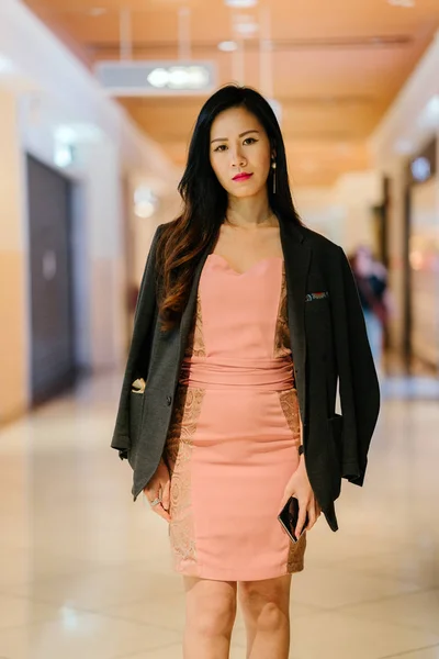 Joven Asiática China Elegante Moda Una Escalera Mecánica Ella Está —  Fotos de Stock