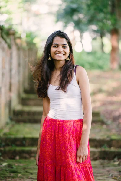 Retrato Atractiva Joven India Asiática Mujer Parque Día —  Fotos de Stock