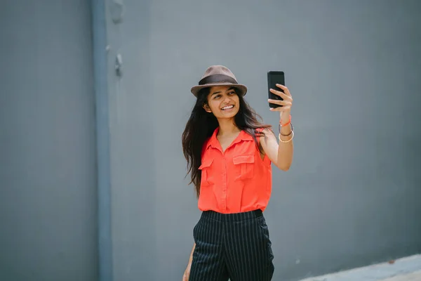 Retrato Una Joven Moda Del Norte India Desi Mujer Asiática — Foto de Stock