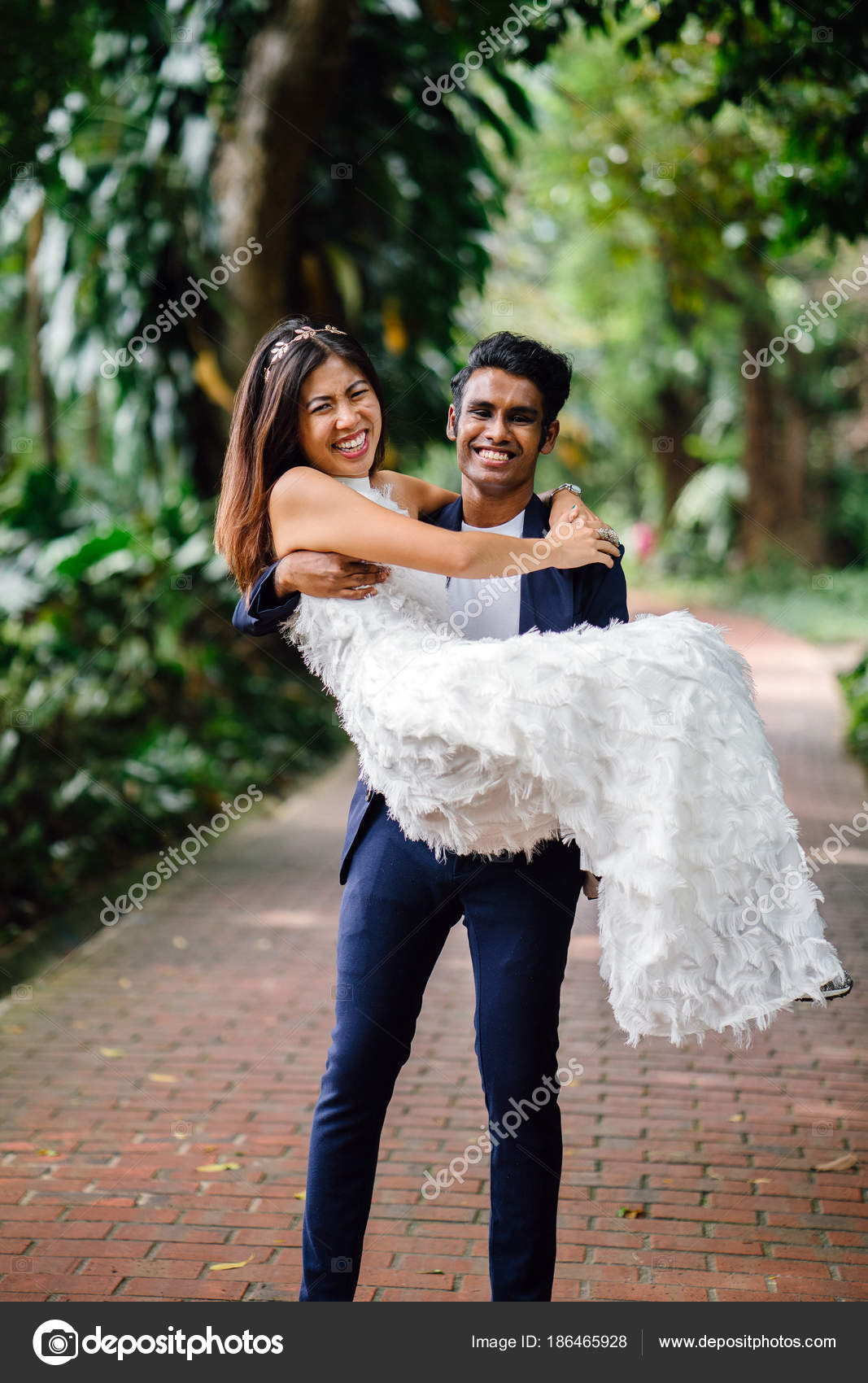 Indian Couple Wedding Dress Images