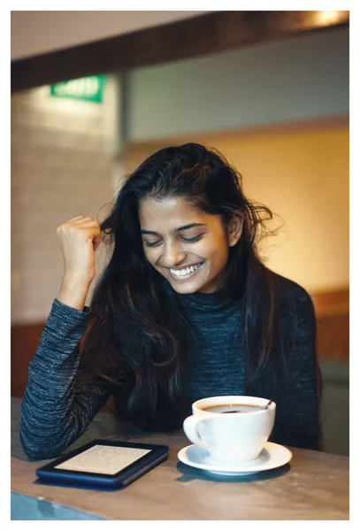 Retrato Una Joven Atractiva Elegante Mujer India Asiática Café Cálido —  Fotos de Stock