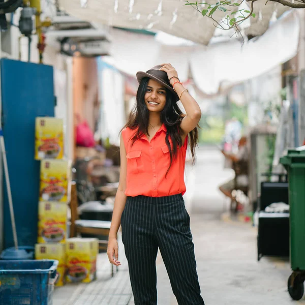 Retrato Una Joven Modelo India Asiática Con Sombrero Sombrero Sombrero — Foto de Stock