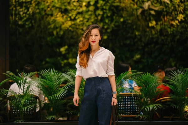 Retrato Una Mujer Asiática China Singapurense Elegante Elegante Calle Durante — Foto de Stock