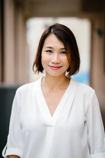 Asya Bir Çinli Kadın Yöneticisi Gün Ayakta Portresi Gün Bir — Stok fotoğraf
