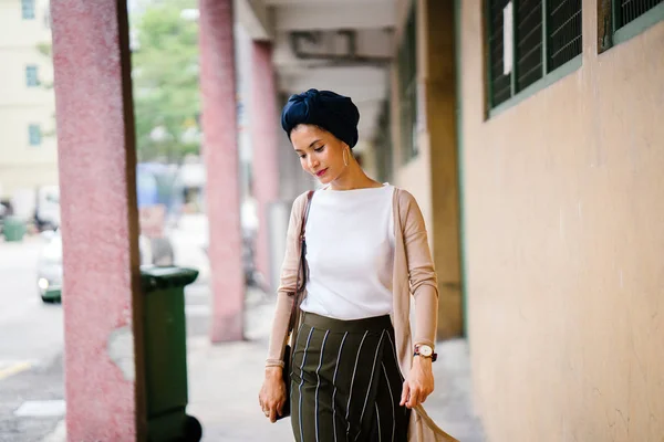 Portrait Young Muslim Woman Islam Wearing Turban Headscarf Hijab She — Stock Photo, Image