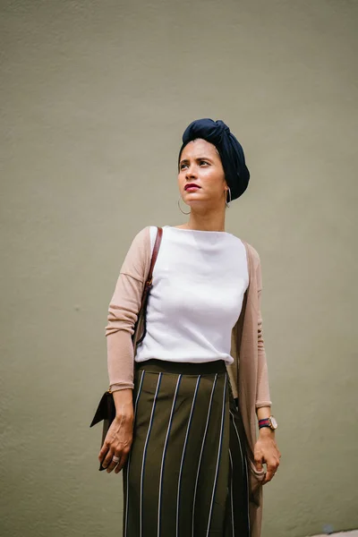 Porträt Einer Jungen Muslimischen Frau Islam Mit Turban Kopftuch Hijab — Stockfoto