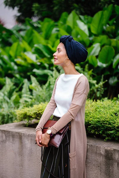 Portrait Young Muslim Woman Walking Path Park City She Wearing — Stock Photo, Image