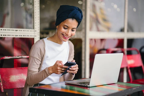 Portrait Young Attractive Muslim Woman Asian Arab Malay Entrepreneur Businesswoman — Stock Photo, Image