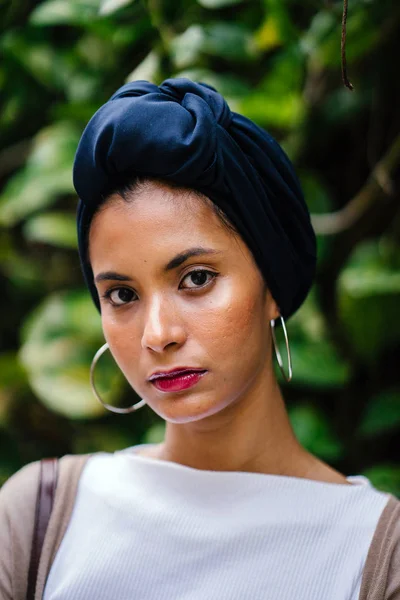 Portret Head Shot Młody Piękny Elegancki Muzułmańskiej Kobiety Szykowny Turban — Zdjęcie stockowe