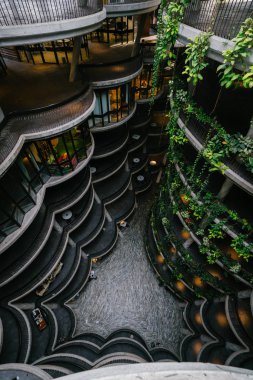 Singapur, 24 Mart 2018: Ntu Singapur Nanyang Avenue boyunca kovan farklı ve fütüristik mimarisi. Bu bir yeşil ve sürdürülebilir bina vitrin için geliştirilen.