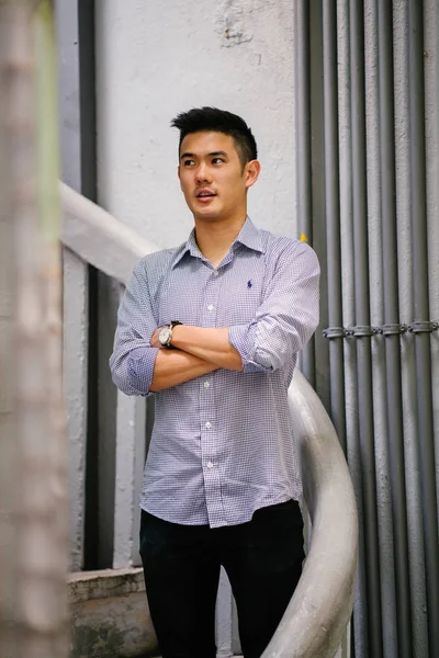 Porträtt Vacker Ung Smart Kinesiska Asiatisk Man Kostym Ler Och — Stockfoto