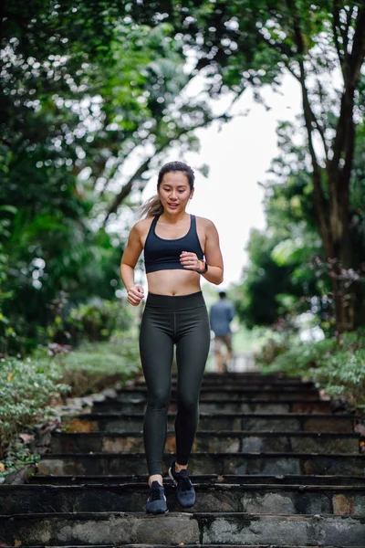 Atractiva Joven Mujer Asiática China Vestida Con Ropa Deportiva Activa — Foto de Stock