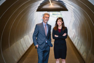 İş erkek ve kadın sokak, iş kavramı üzerinde