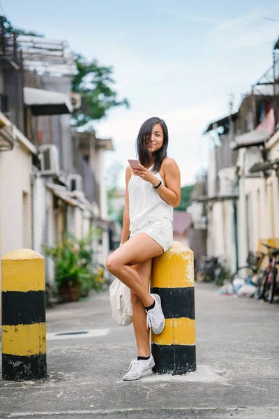 Portrait Young Athletic Attractive Cute Chinese Asian Girl Using Her — Stock Photo, Image